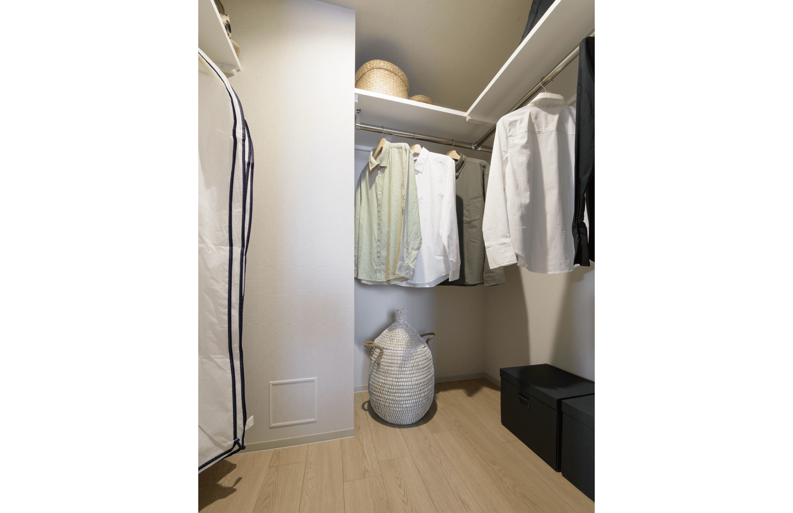 WALK IN CLOSET［East：H1 TYPE］